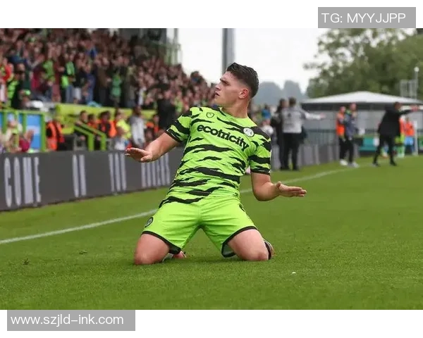 绿色森林流与牛津联的激烈对决展现足球魅力与团队精神的完美结合